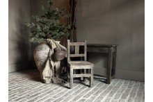 Oud houten kinderstoeltje met tafeltje set